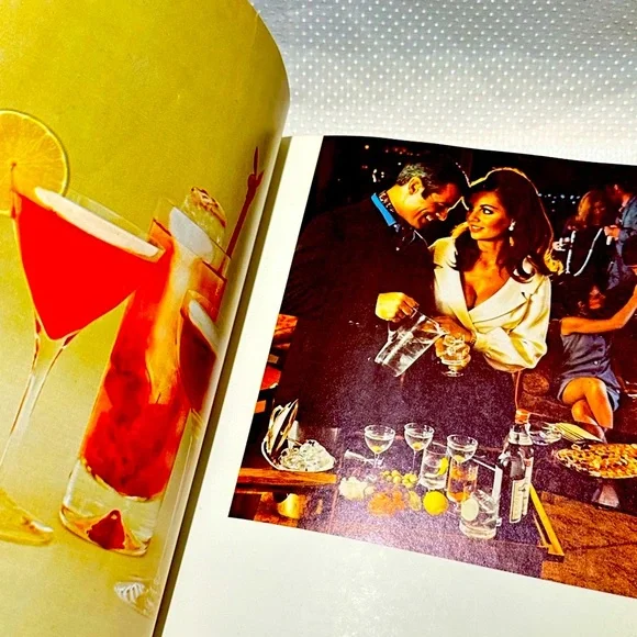 VTG. 70’s Playboy's Host & Bar Book -Hardcover - Picture 7 of 14